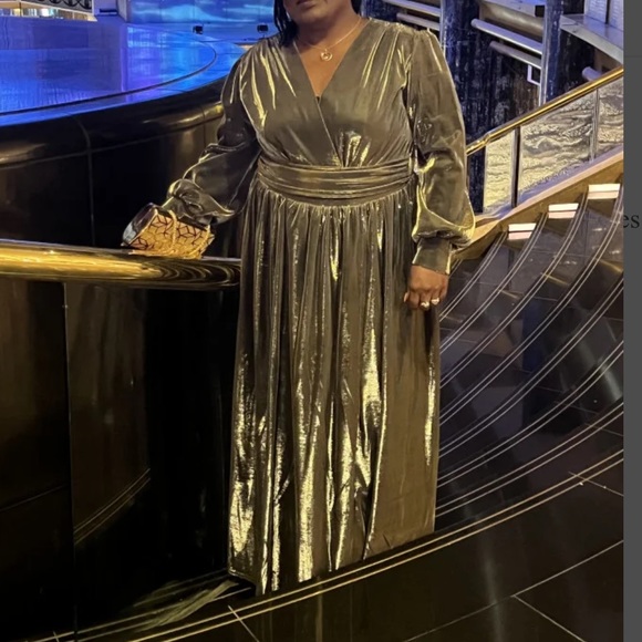 Beautiful formal gown - Picture 4 of 4